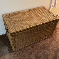 Rattan Truck With Stay Open Lid