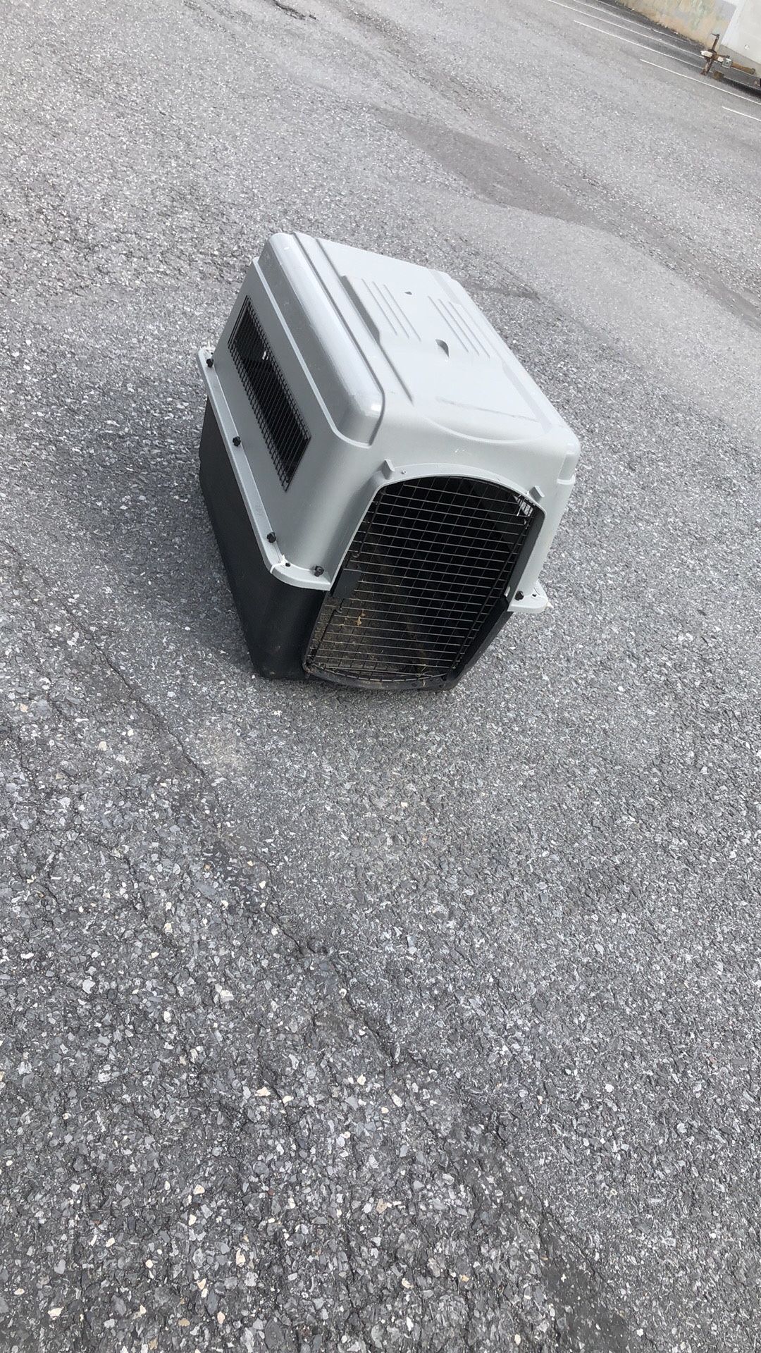 23wx28”hx35”L Pete greats almost to new