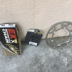 2005 YZ125 O-Ring Chain, Countershaft Sprocket, Steel Rear Wheel Sprocket. Brand New. 