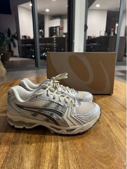 ASIC gel Kayano 14 dark pewter size 6y Deadstock