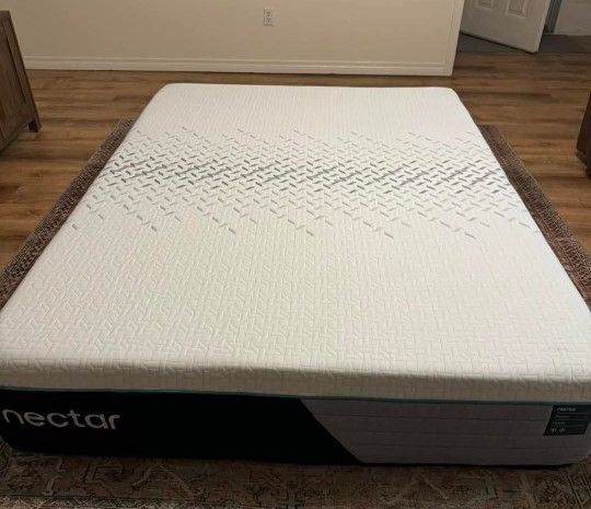 Nectar Premier Hybrid Queen Mattress - LIKE NEW