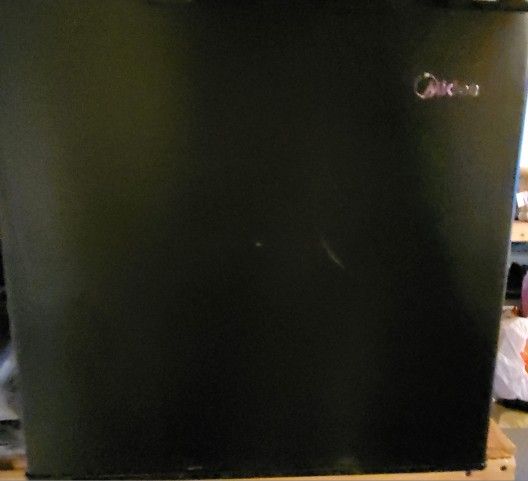 Mini Refrigerator - Midea