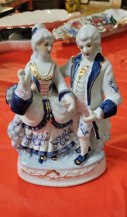 Porcelain Statue Romeo And Juliette
