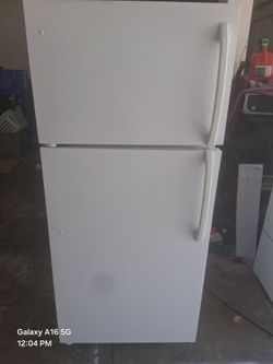 Electroluxe Apartment Size Fridge