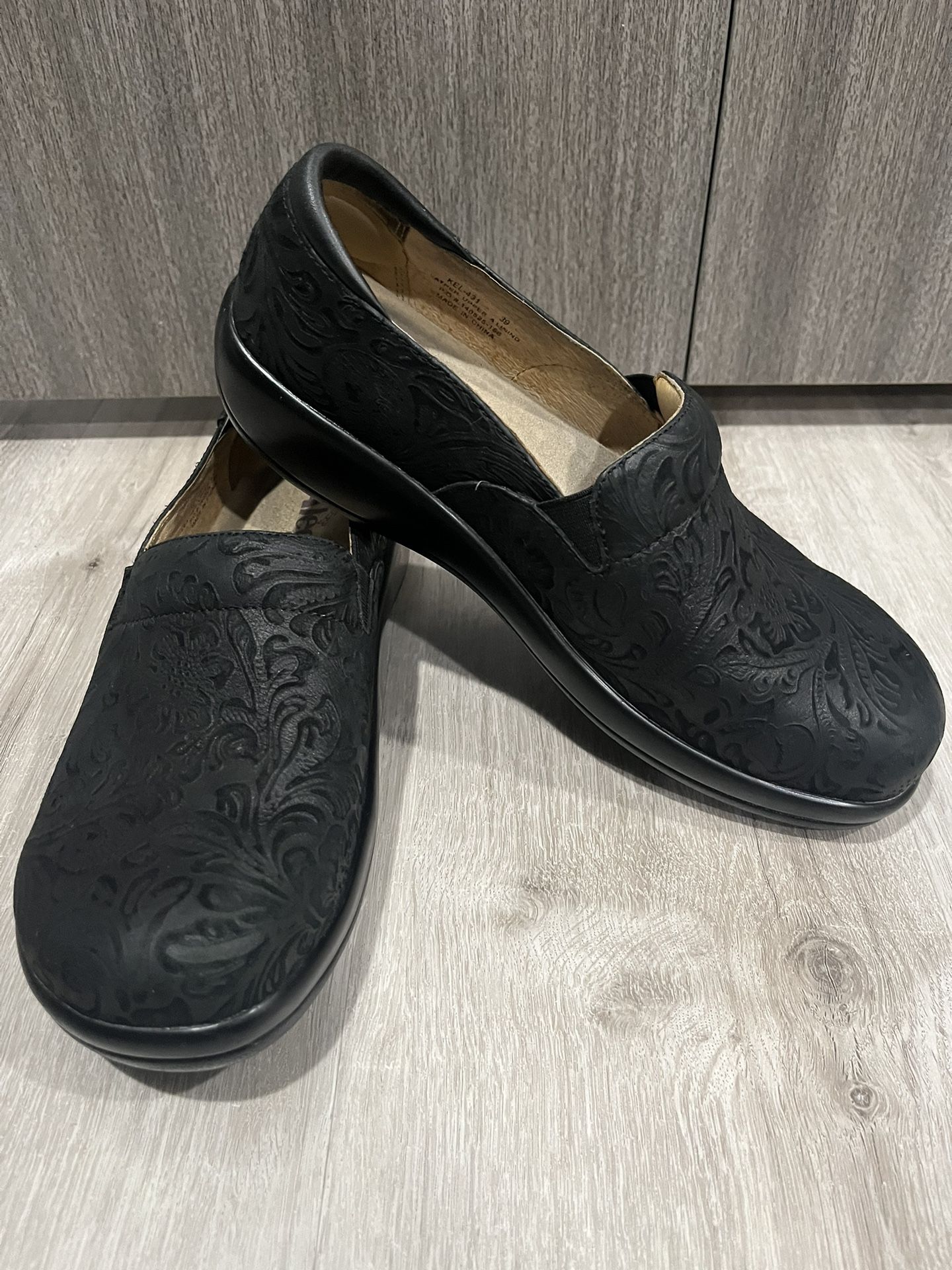 Algeria Women’s Toolwd Black Leather Loafers Size 39 (8.5)