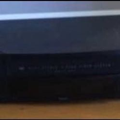 RCA VHS HI-FI STEREO 4 HEAD VIDEO SYSTEM FOR PARTS ONLY DOES NOT WORK