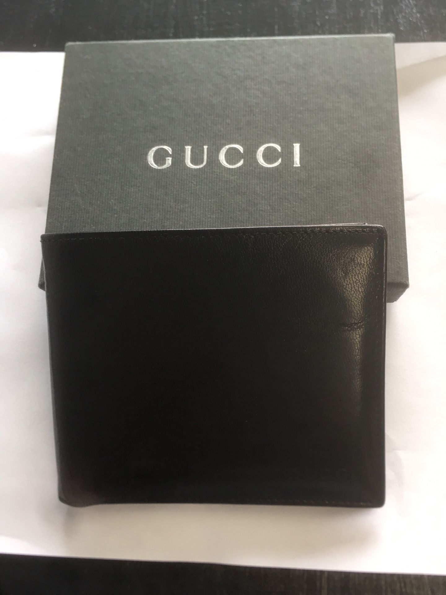 Men’s Gucci wallet mint condition. Authentic!!!!