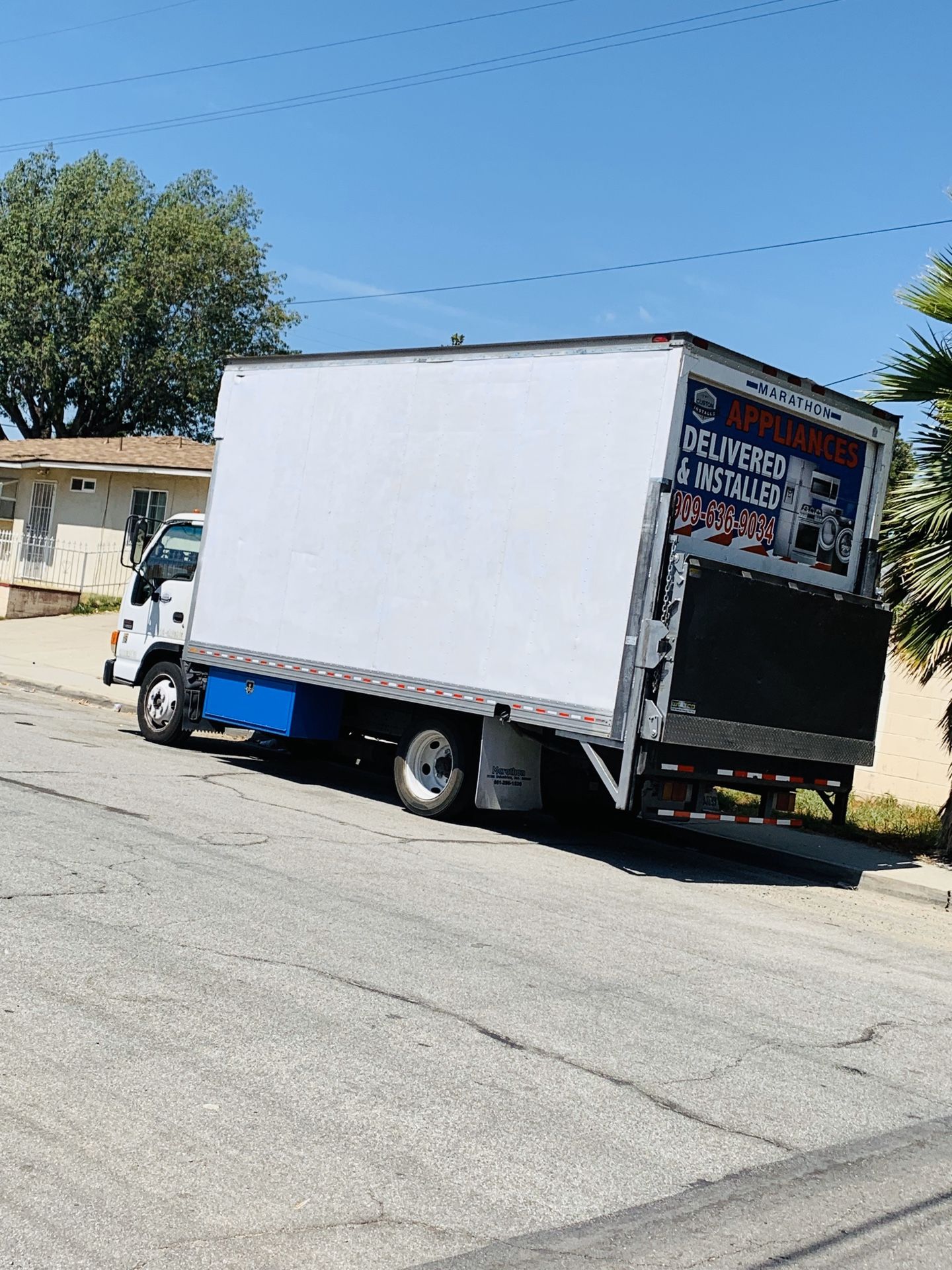2005 gmc box truck lift gate