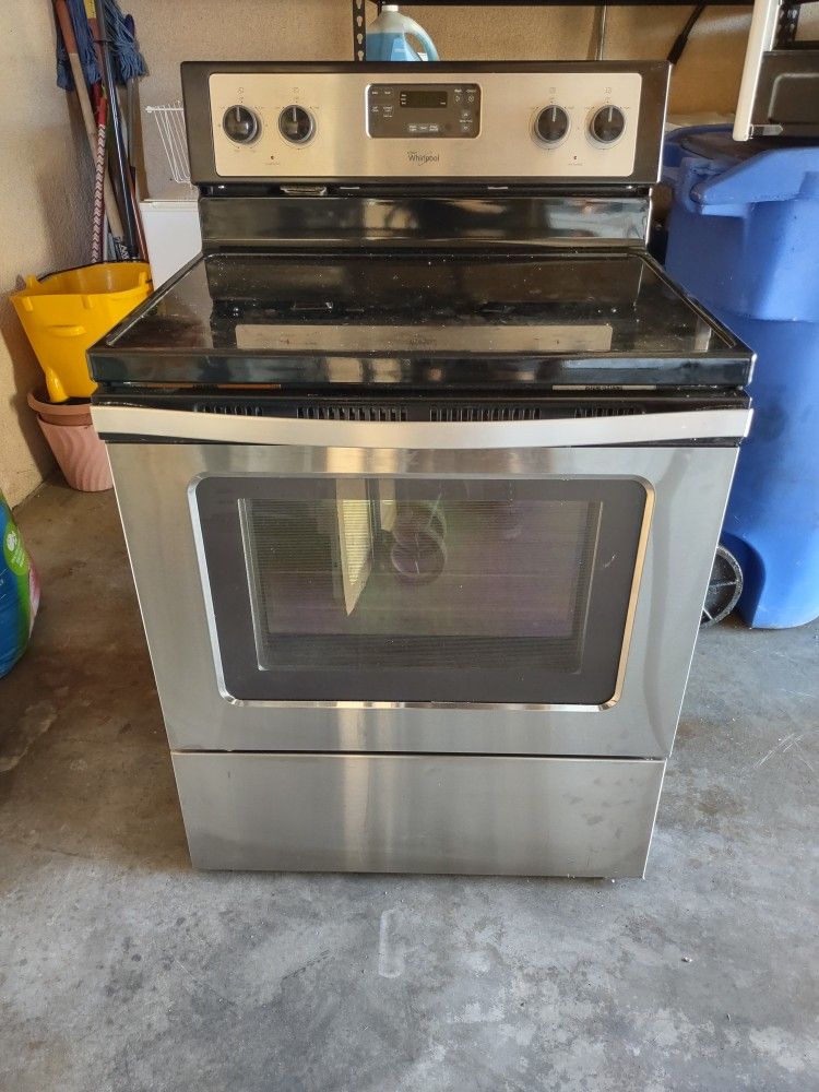 WHIRPOOL 4.8 cu. ft. Capacity Electric Range with Self-Cleaning System