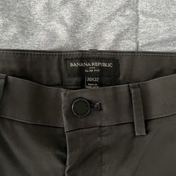 Banana Republic Slim Fit Charcoal Men’s Chino Pants (Size 30 x 32)