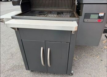 TRAEGER PELLET GRILL SMOKER WITH WIFI TECHNOLOGY USED WORKS GREAT