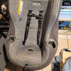 2 Baby Car Seats 