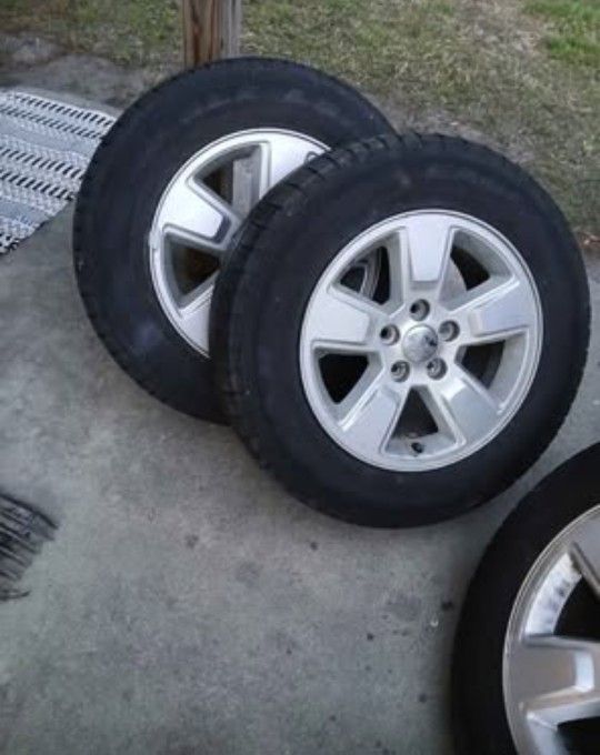 205/70/16s is the tire size 5 lug rims. Just dont need them anymore asking $150
