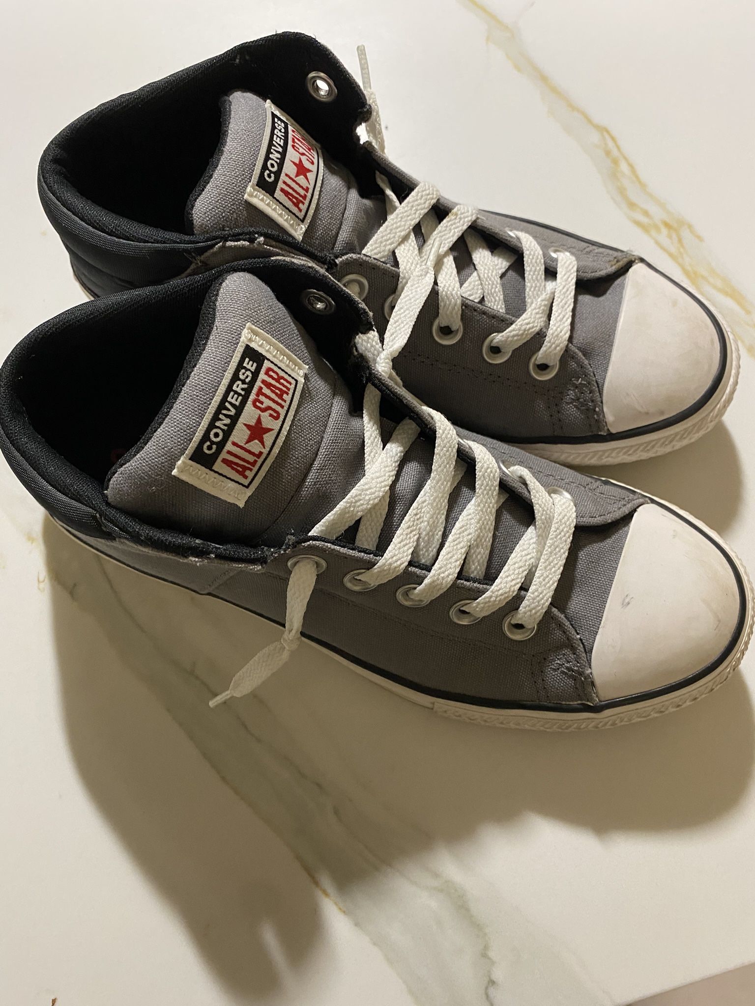 Converse Chuck Taylor All Star Mid-Top Size 6 Gray/Black
