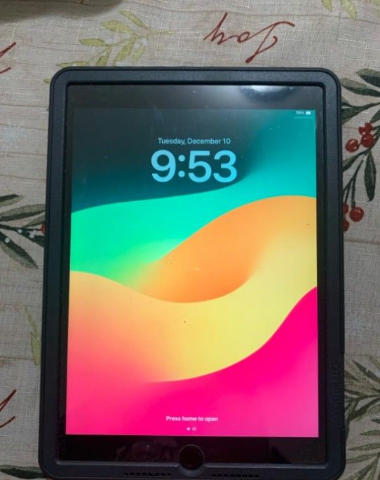 Apple iPad 6th Generation 128GB Unlocked Like New!