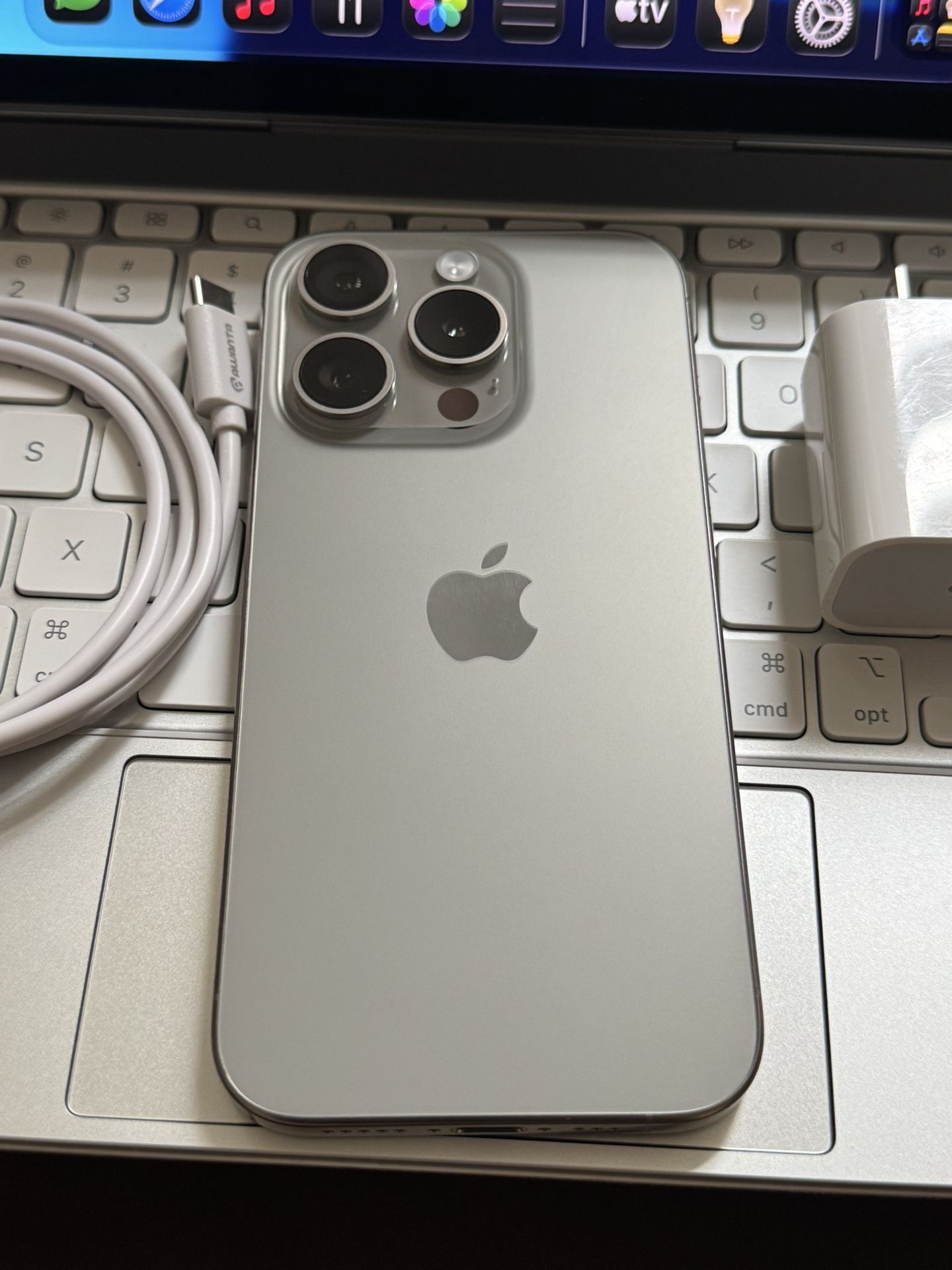 iPhone 15 Pro / Natural titanium / Unlocked / 128 GB