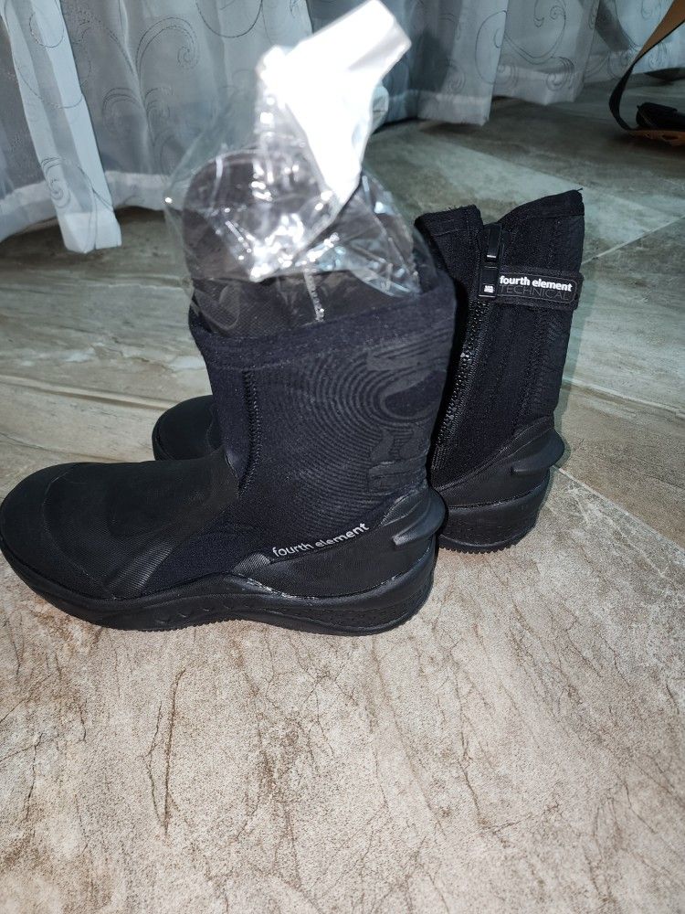 Fourth Element Amphibian Boots – Size 8 US – Brand New