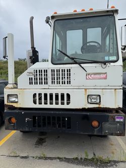 2009 Tractor Trailer/ Yard Truck for sale.