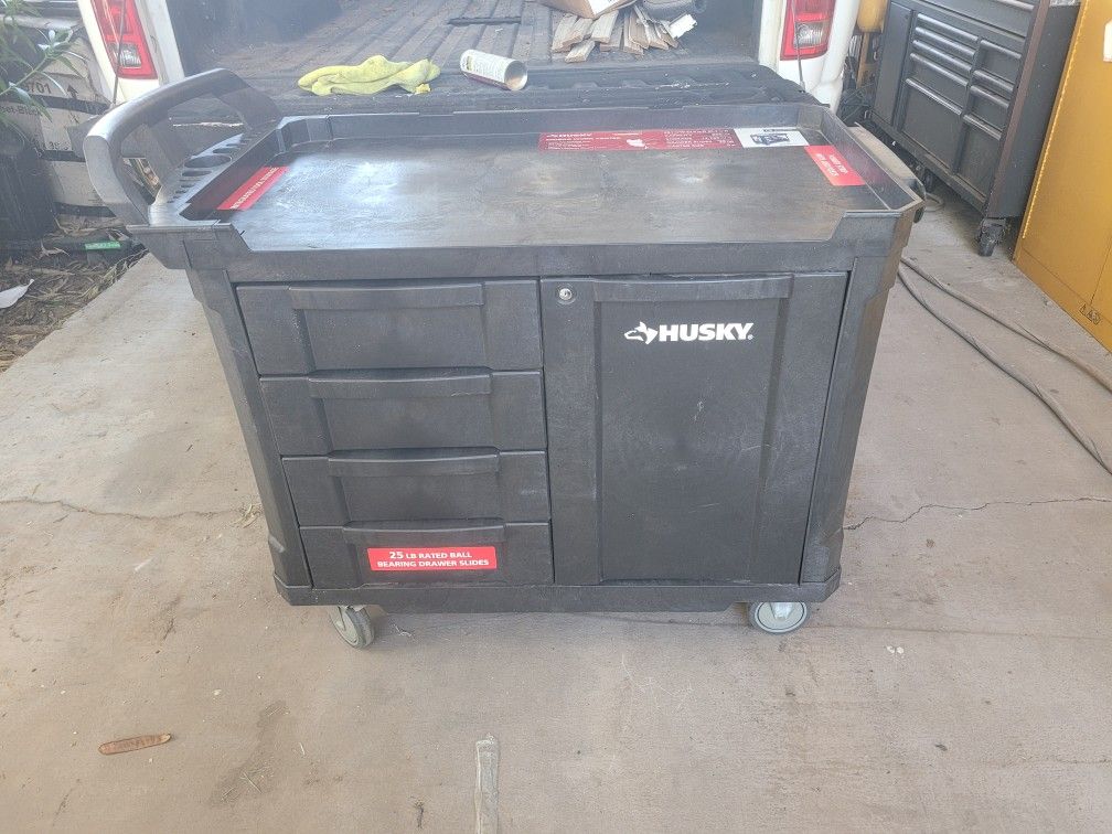 Husky Mobile Work Center