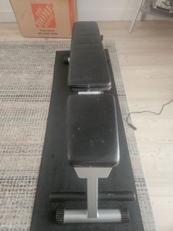 ADJUSTABLE WEIGHT BENCH
