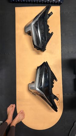 OEM 2022–2024 Toyota Tundra LED Headlights – Left & Right – Genuine Factory Pair