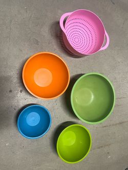 Colorful Plastic Kitchen Bowls and Colander Set – 5 Pieces