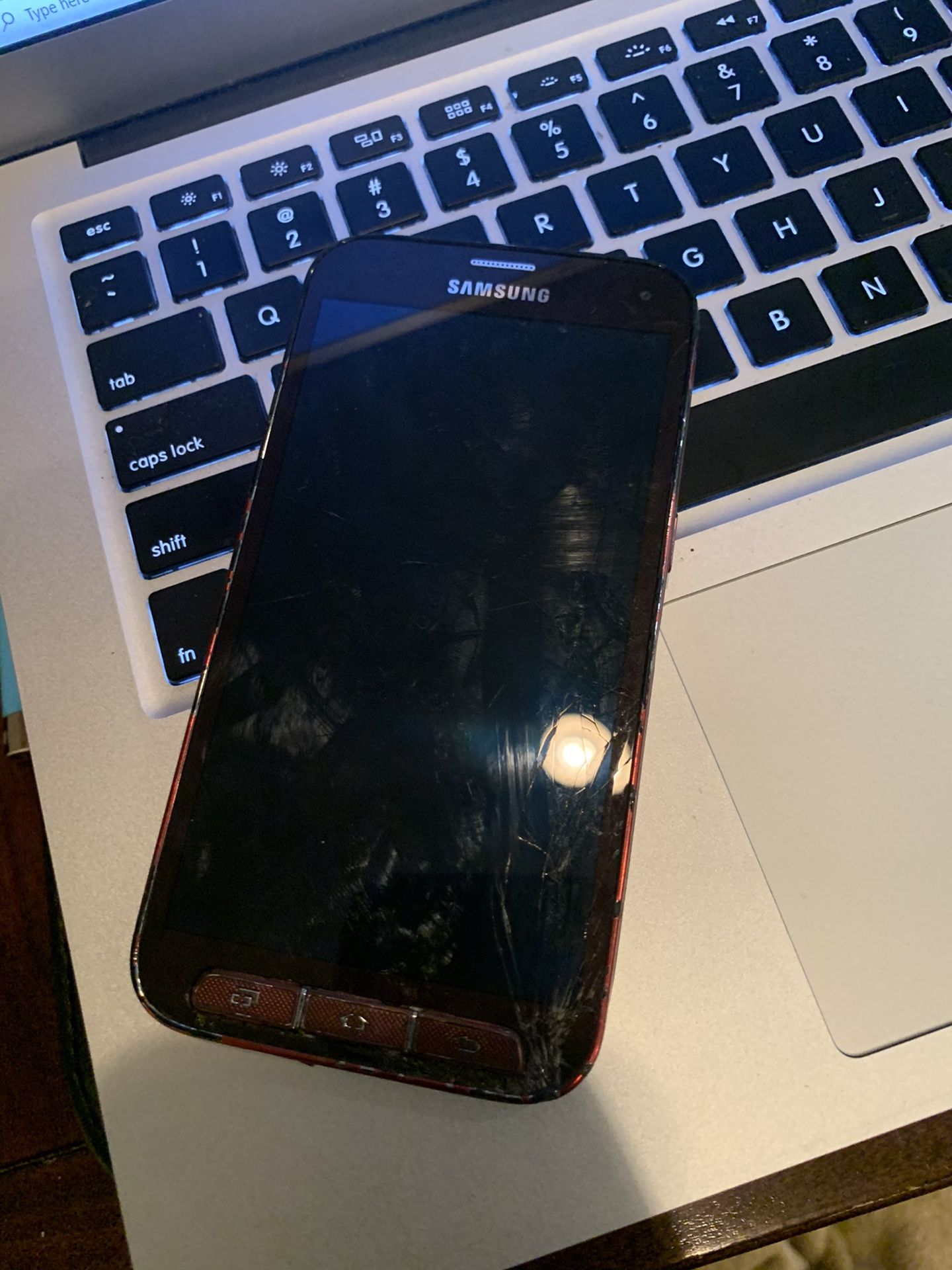 Galaxy s5 sport sprint or boost mobile cracked screen but everything works perfect