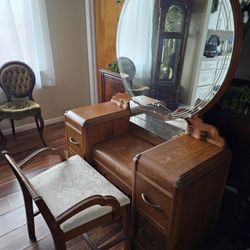Vintage Solid Wood Vanity