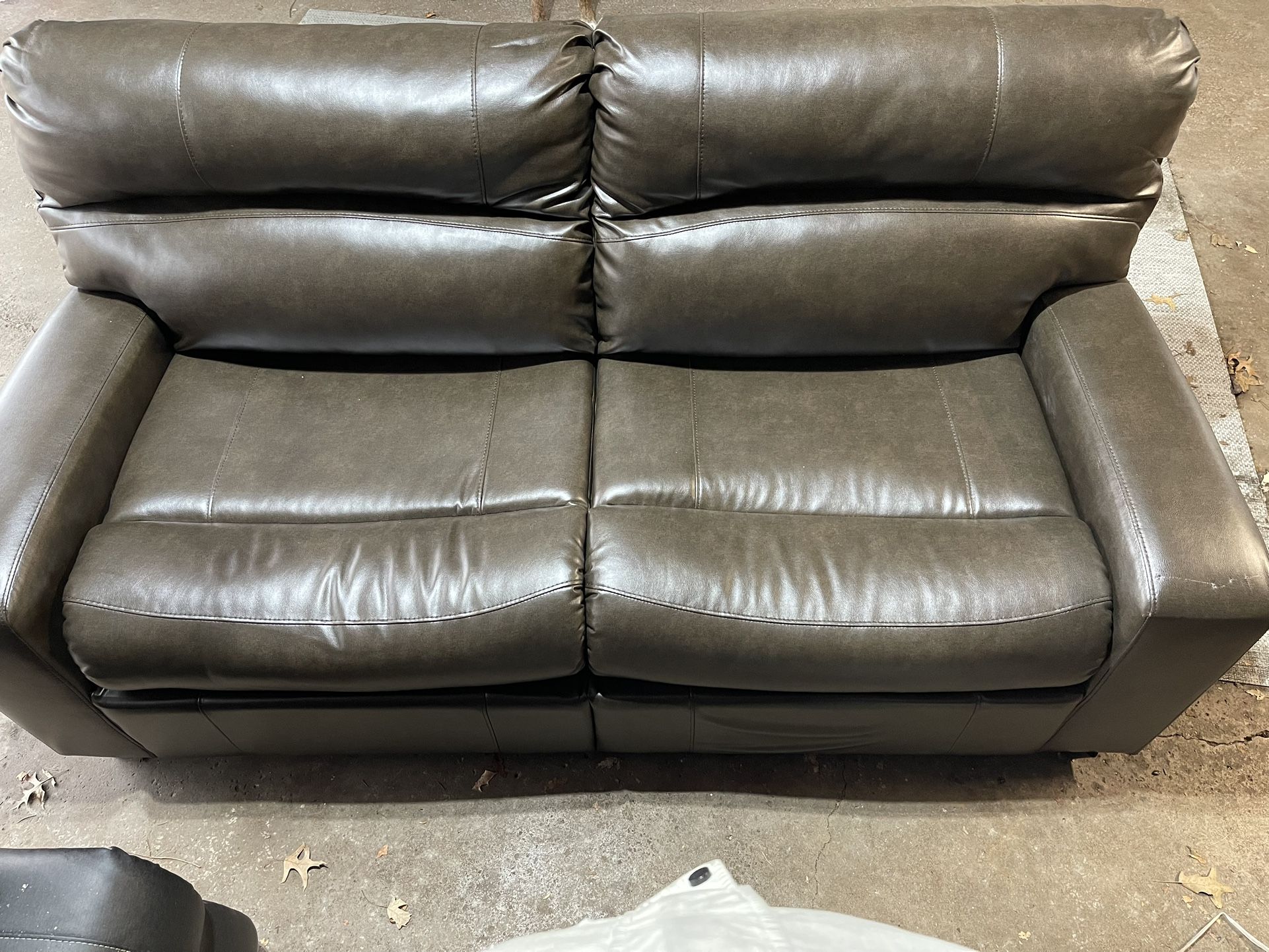 RV Couch w/pull out bed
