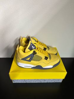 Jordan 4 retro lightning 2021 size 12 DS
