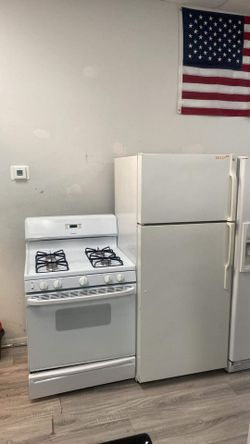 GE Refrigerator And Gas Stove 4 Burners Set For $560