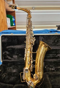 SELMER BUNDY ALTO SAXOPHONE WITH CASE