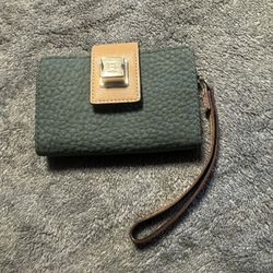 Pebble leather green wallet