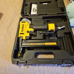 Grampadora Dewalt 18 Pulgadas