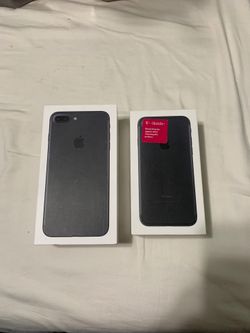 IPhone 7 and 7 plus boxes