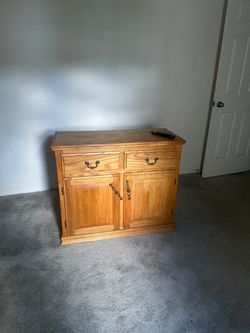 FREE Dresser TV stand/ Gabinete Bed Frame Cama