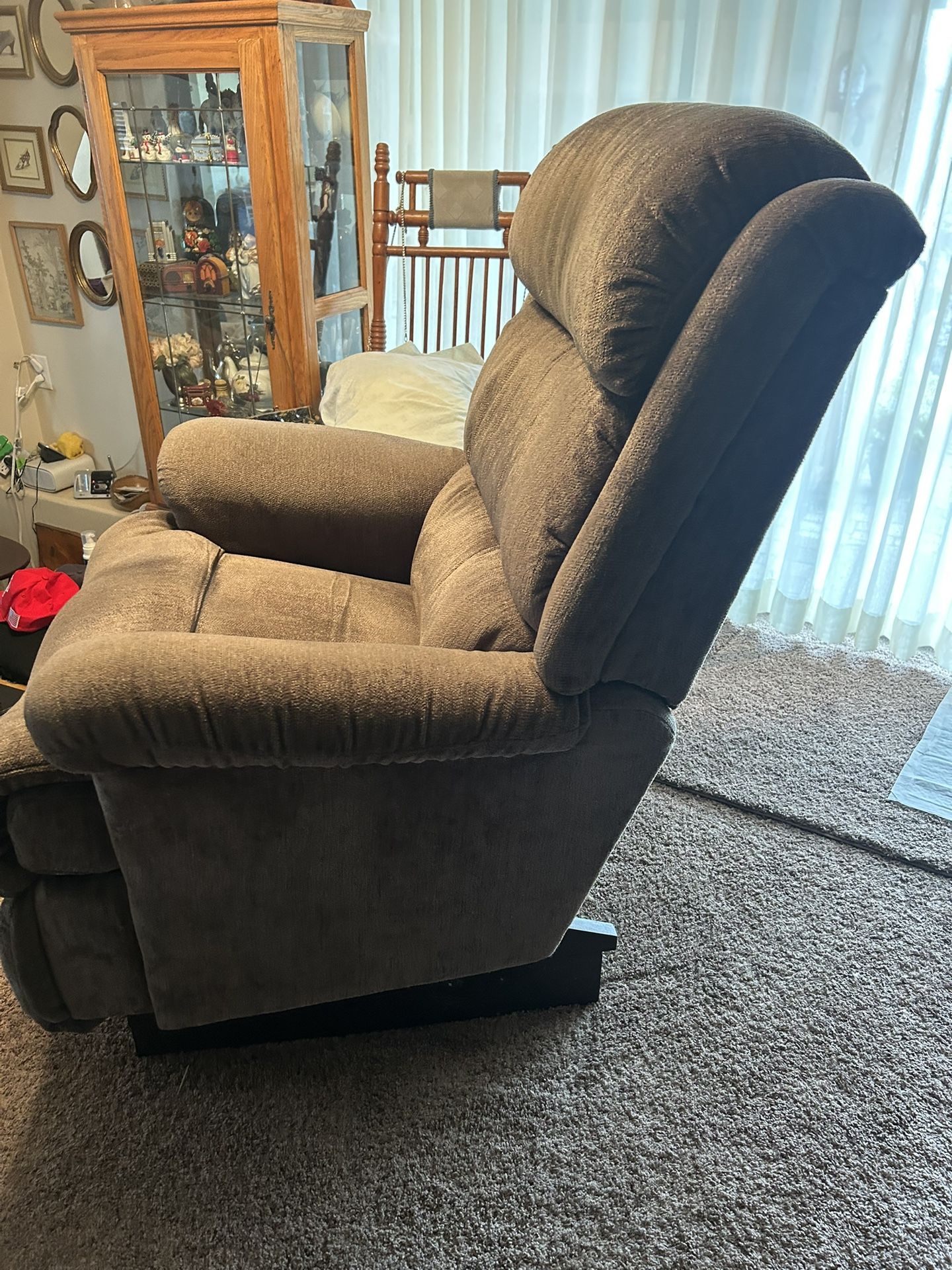 Brown reclining chair non electric 