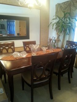 Dining table in excellent condition from Carson's gallery