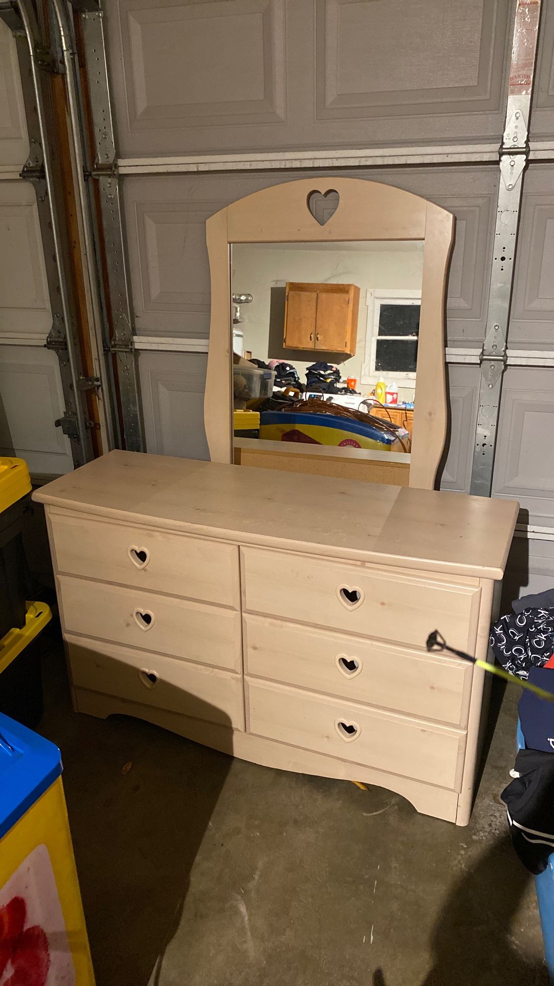 Dresser With Mirror 