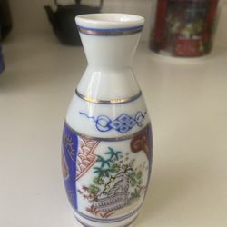 Japanese Meiji IMARI SAKE TOKKURI / Bud Vase 5 in White Porcelain Bottle w/ Hand Painted Paneled Déc