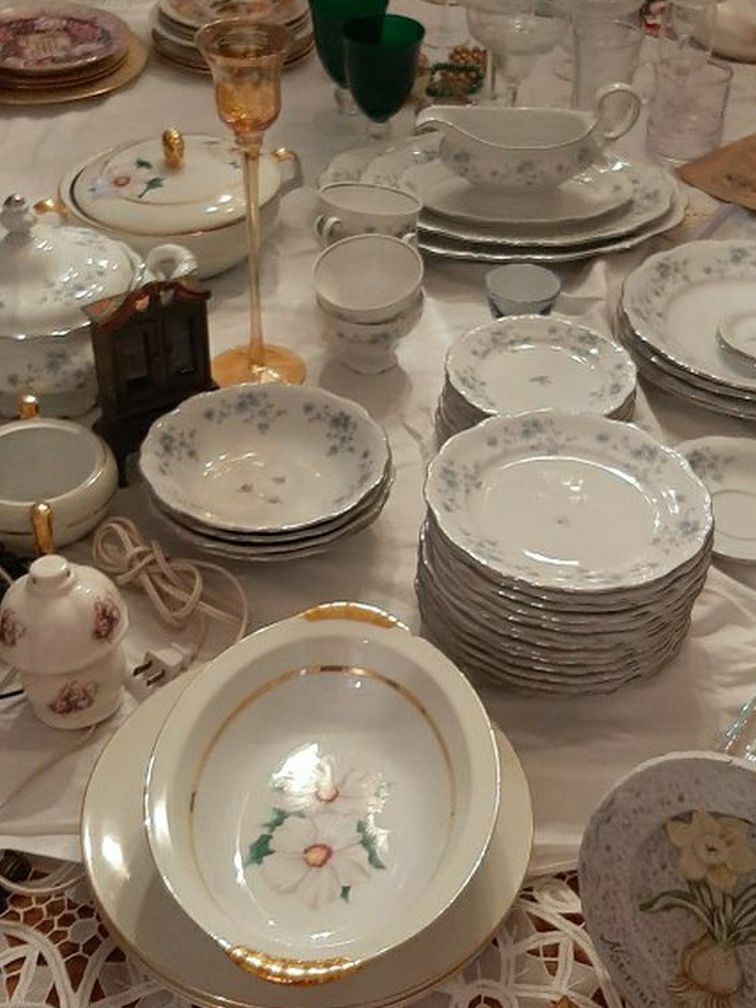Assorted dishes, Cups , display Items