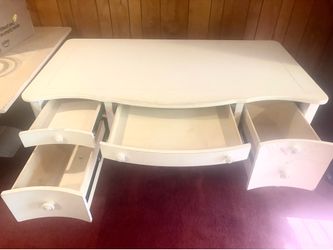 Beautiful Table – Perfect for Art Projects or Home Décor