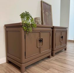 Gorgeous Nightstand Set By Thomasville 28”L x 17”W x 24.5”H
