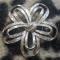 Vintage TRIFARI Large Textured Silver Tone Flower Brooch/Pin
