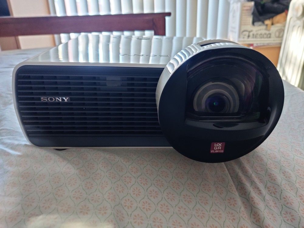 Sony VPL-BW120S Home Theater Projector