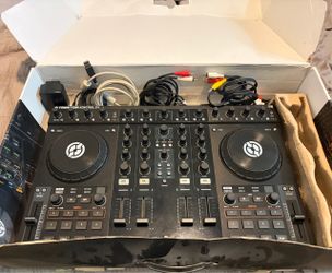 Native Instruments Traktor Kontrol S4 MK1 DJ Controller + Original Box