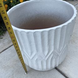 17x17” beautiful white ceramic pot, 95820