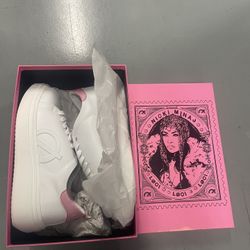 NICKI MINAJ LOCI SIZE 9.5 (NEW IN BOX)