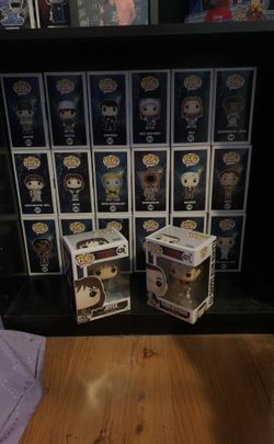 2 stranger things funko pop figures