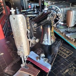 Antique Singer Model 66 "Red Eye" Sewing Machine 1915